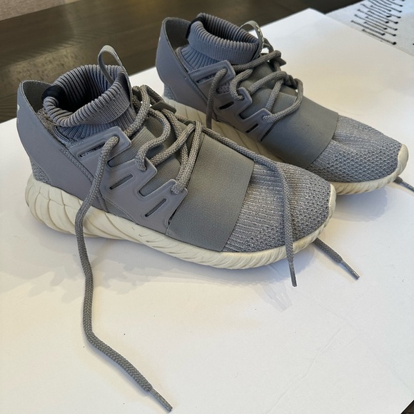 Adidas - Picture 2 of 3